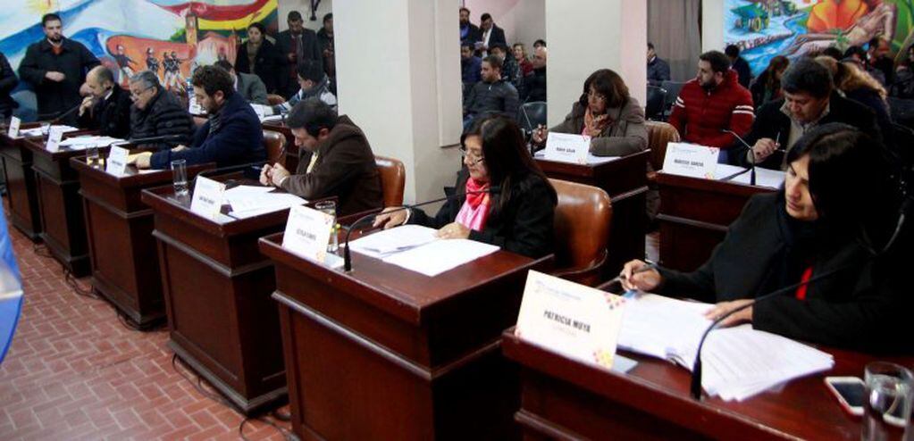 La concejal Estela flores impulsó la adhesión de la Municipalidad capitalina a la Ley Micaela, lo cual fue aprobado por el pleno del cuerpo deliberativo.