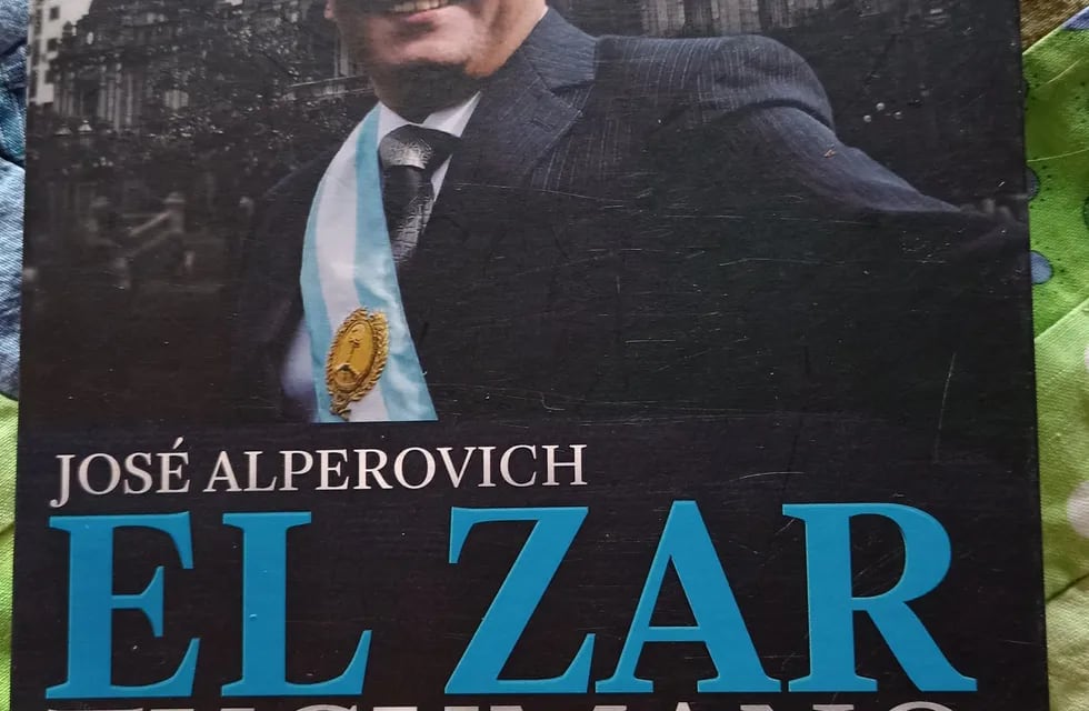 El libro escrito hace 13 años habla del exgobernador José Alperovich en su época de mayor apogeo.