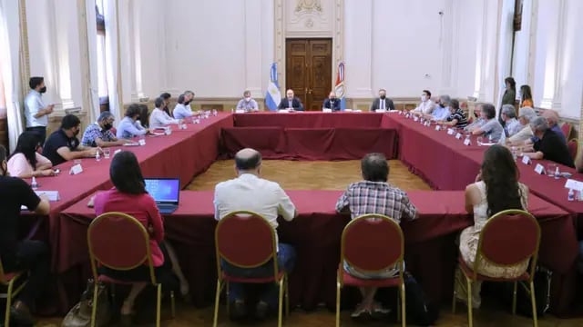 Reunión de Perotti y Corach con organizaciones