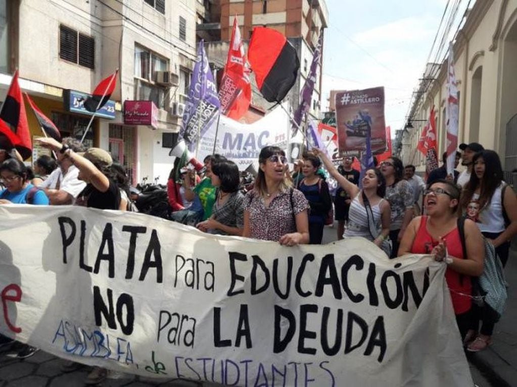 Estudiantes y profesores universitarios también se movilizaron por las calles de Jujuy
