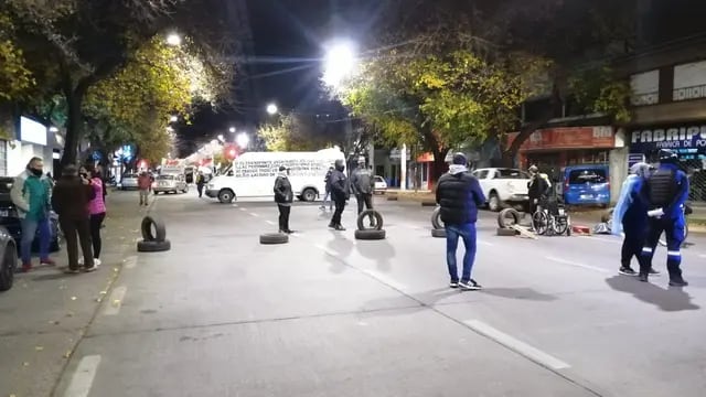 Transportitas de personas con discapacidad cortaron la entrada a Mendoza.