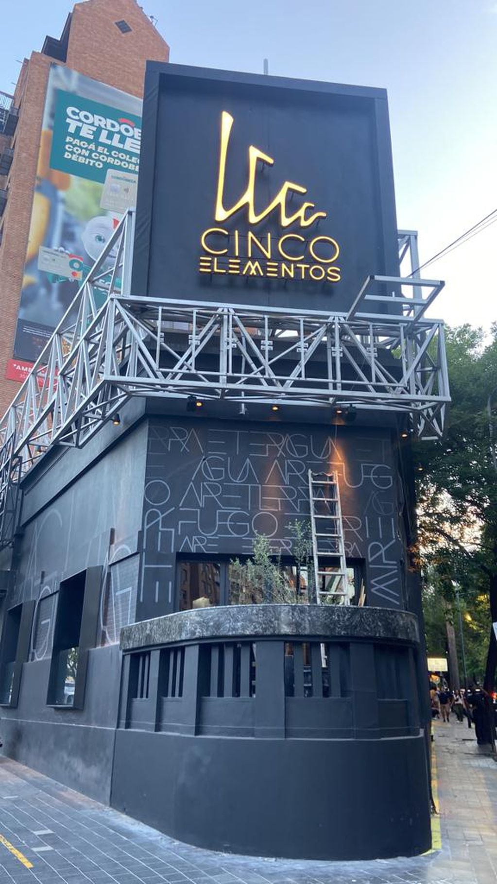 Cinco elementos funcionará en la tradicional esquina de avenida Yrigoyen e Independencia, en Nueva Córdoba.