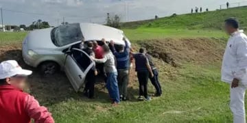 Grave accidente en el Acceso Sur de Posadas: un automóvil y una motocicleta colisionaron entre sí