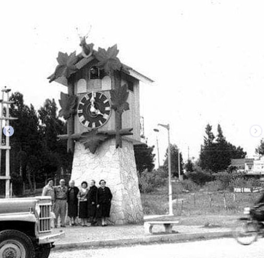 La mítica plazoleta del Reloj Cucú en la década del 60. (Foto: archivo).