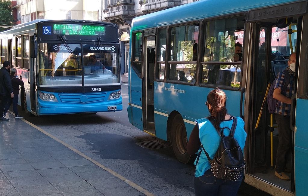 La Municipalidad de Rosario realiza controles en los colectivos del Transporte Urbano de Pasajeros (TUP) por el protocolo para prevenir el contagio de coronavirus.