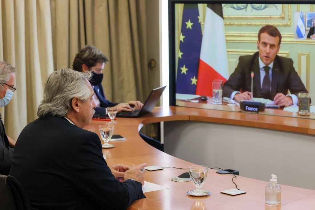 Alberto Fernández se comunicó con el presidente de Francia Emmanuel Macrón
