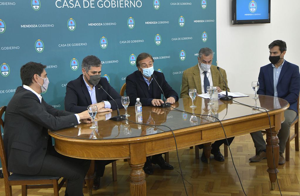 Reunión con autoridades de YPF en Casa de Gobierno. 