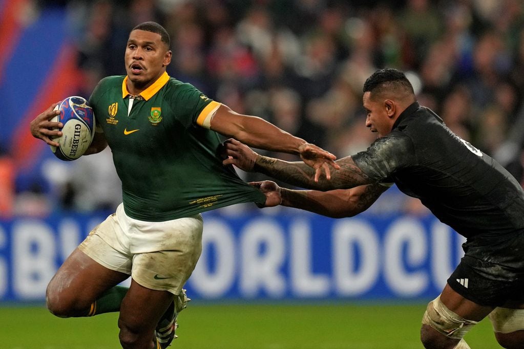 Sudáfrica y Nueva Zelanda, en la final del Mundial de Rugby, en París, Francia. (AP)