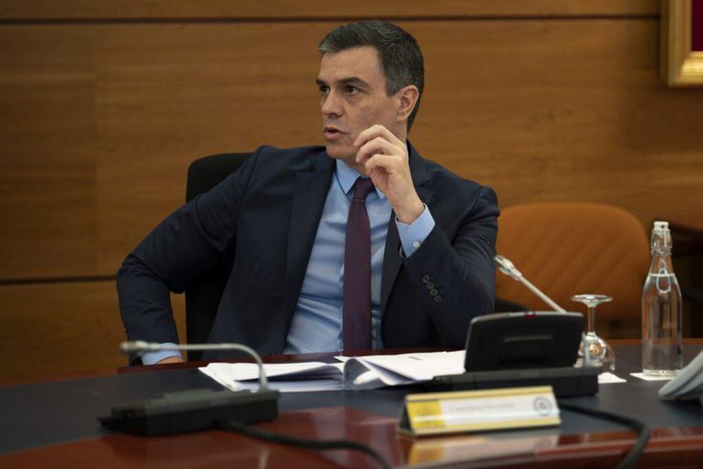 El presidente del Gobierno, Pedro Sánchez, durante la reunión del Consejo de ministros extraordinario, que convalidará la cuarta prórroga del estado de alarma hasta el 23 de mayo, en Madrid (España).