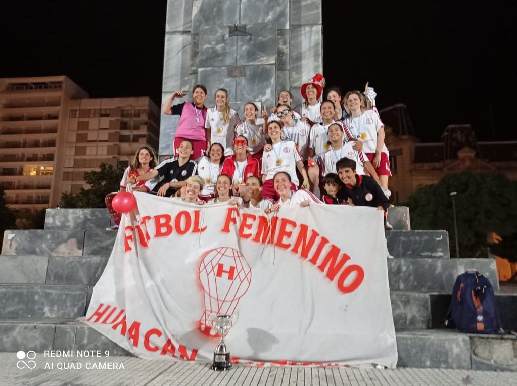 Huracán campeón del fútbol femenino tresarroyense (foto: Cecilia Cattanio)