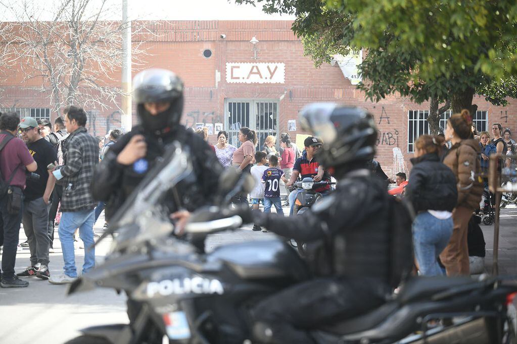 Protesta vecinal en Yapeyú pidiendo justicia por la muerte de Gabriela Pérez ( Ramiro Pereyra /La Voz)