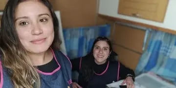 María Belén y Yael, las estudiantes que se fueron a vivir a una casa rodante para continuar sus estudios.
