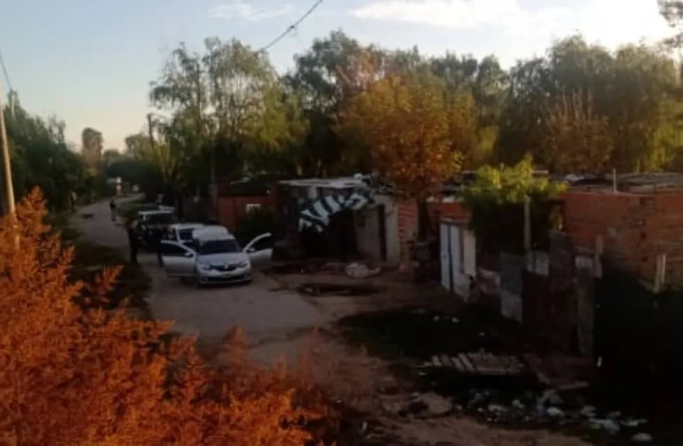 La Policía Federal Argentina (PFA) hizo uno de los allanamientos en Baigorria y Luzuriaga.