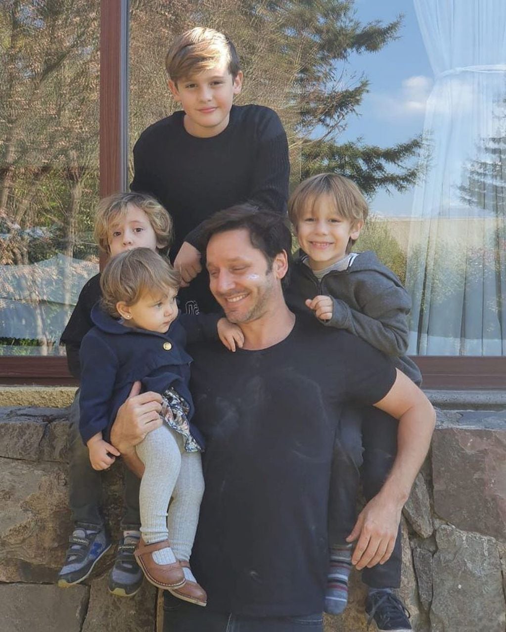 Benjamín Vicuña y sus hijos. (Foto: Instagram)