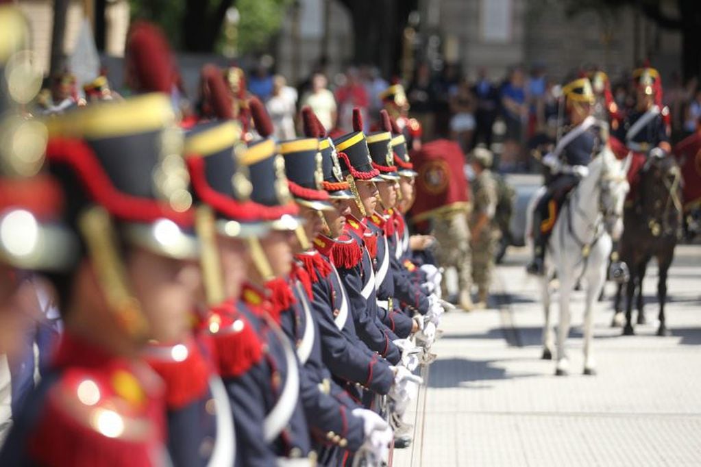 Granaderos participan de una ofrenda floral (EFE)