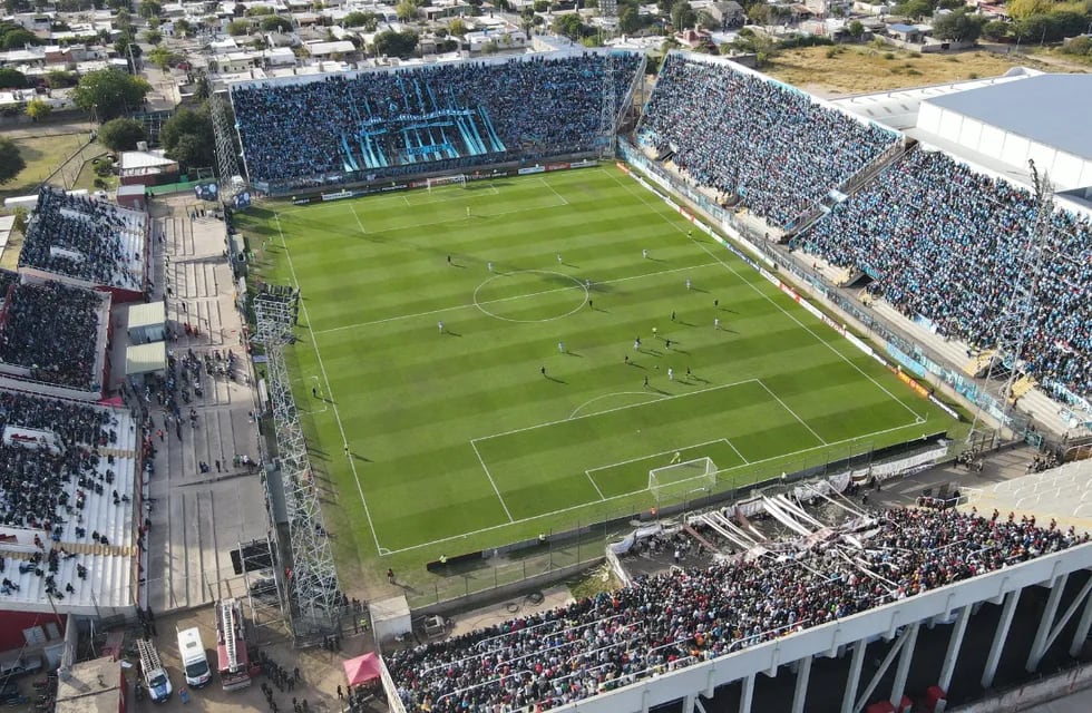 El estadio en La Rioja colmado por hinchas de Belgrano. Enfrentará a Independiente Rivadavia, a fines de abril (Prensa Gobierno de La Rioja).