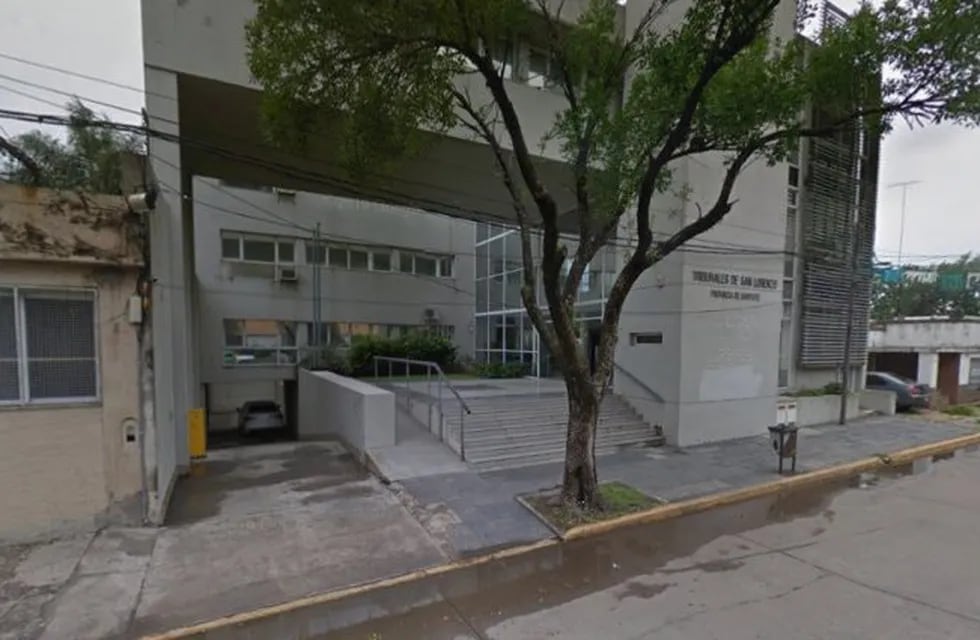 El debate sobre la causa se llevó a cabo en los Tribunales provinciales de San Lorenzo. (Google Street View)