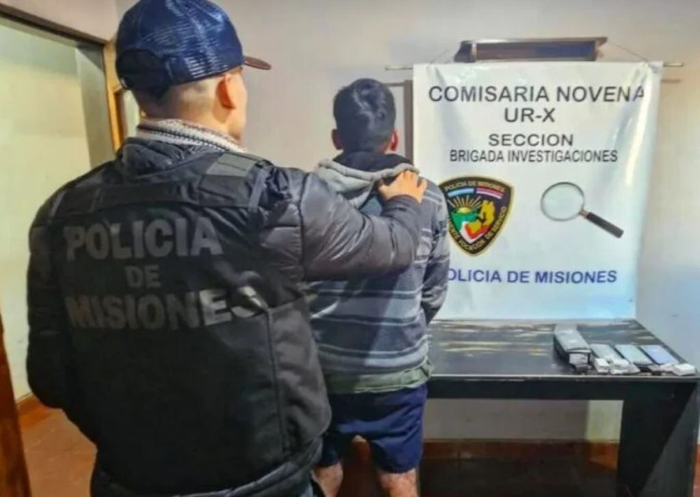 Efectivos policiales detienen a joven por el robo de celulares en Posadas.