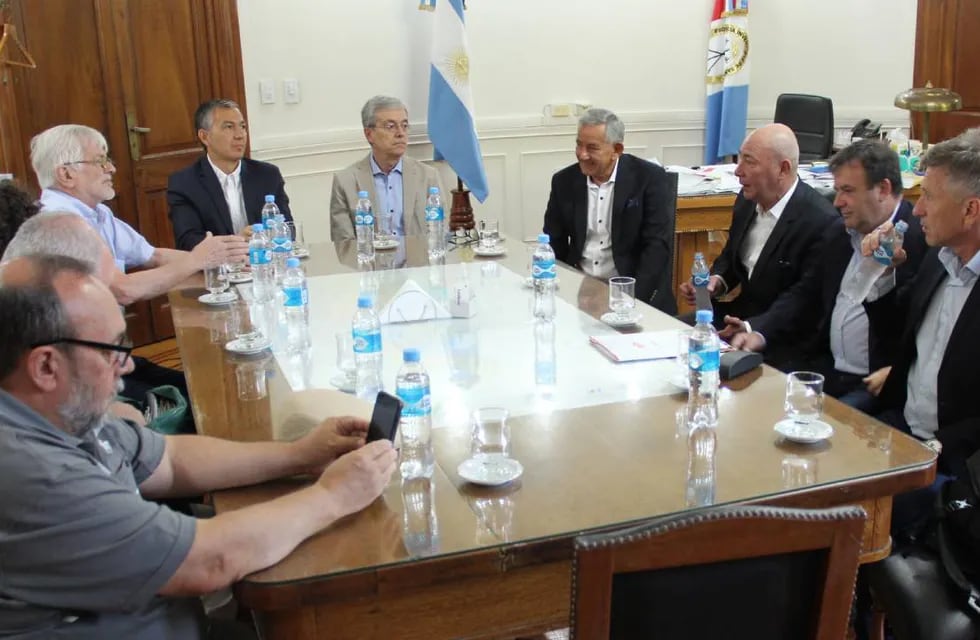 Los ministros Juan Manuel Pusineri y Walter Agosto se reunieron con ATE y UPCN.