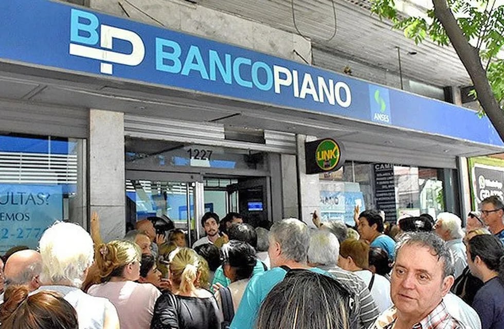 Colas en bancos de Rosario. (Salvador Hamoui)
