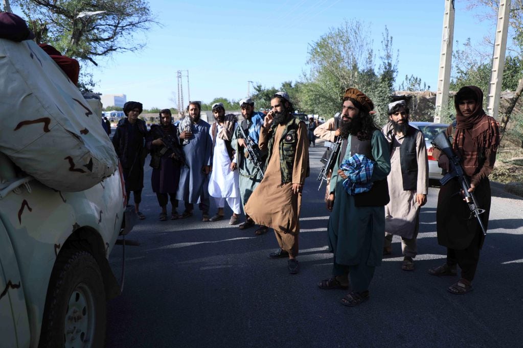 Los talibanes toman el control de Herat, Afghanistan.