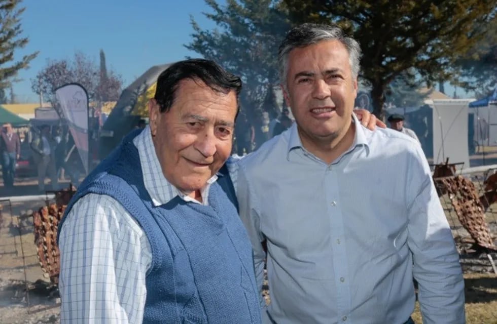 Carlos Cornejo dejó de existir en la tarde de este martes en el Hospital Del Carmen. Aquí junto su hijo, Alfredo Cornejo.