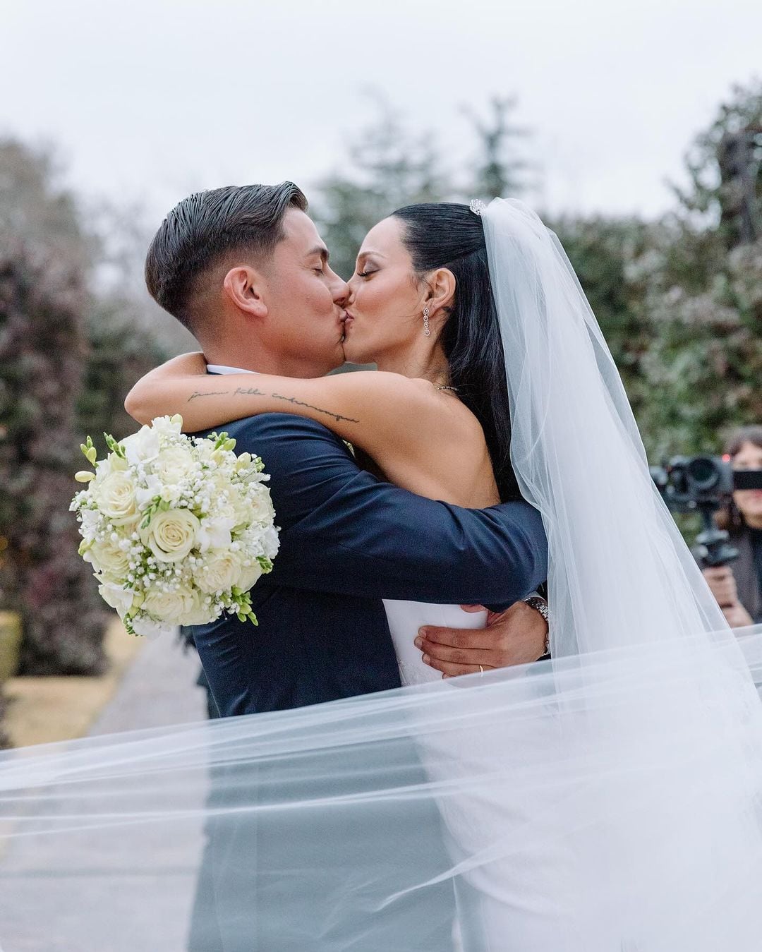 Casamiento de Oriana Sabatini y Paulo Dybala: el beso de los novios