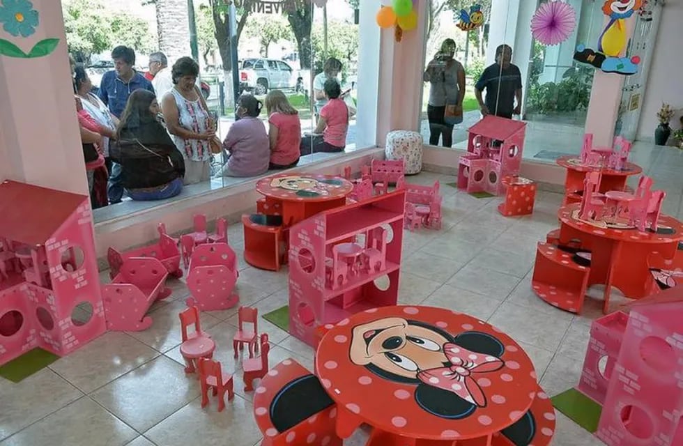 Exposición y venta de juguetes del penal Vº Las Rosas (web)