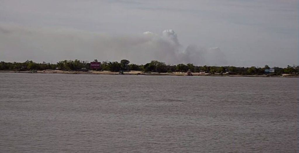 El Municipio volvió a detectar focos de incendio en las islas frente a Rosario. (@CIOR_Rosario)