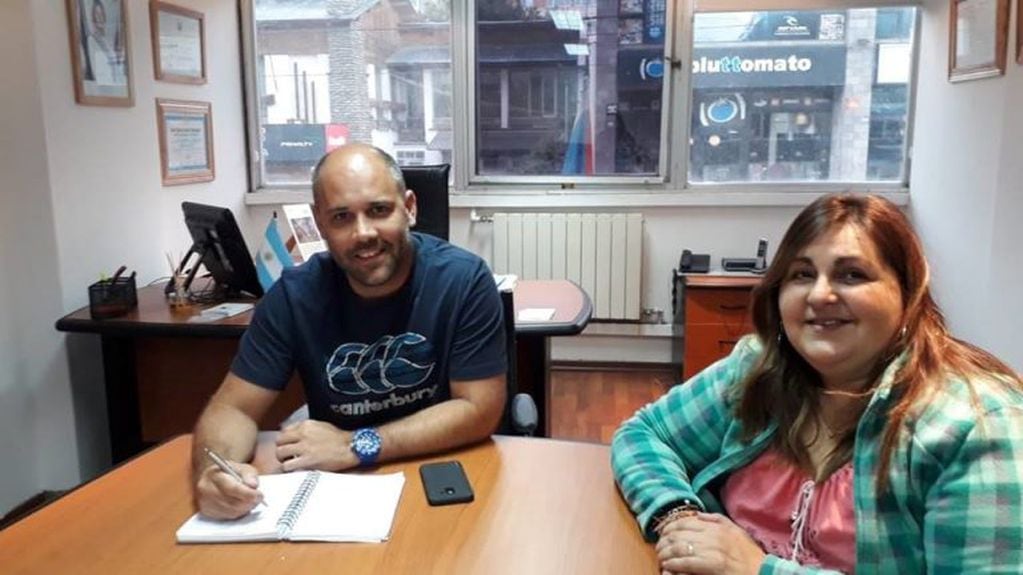 Ramiro Bravo recibió a Mónica Arguello, presidenta de la Federación Fueguina De Handball.