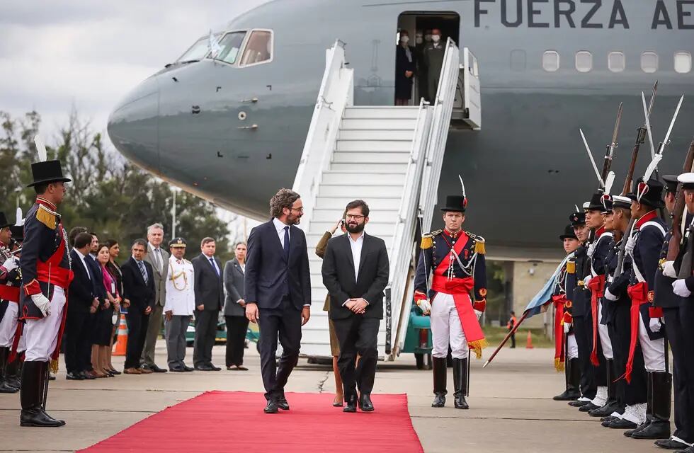El canciller Santiago Cafiero recibió al presidente chileno, Gabriel Boric. (Cancillería Argentina)