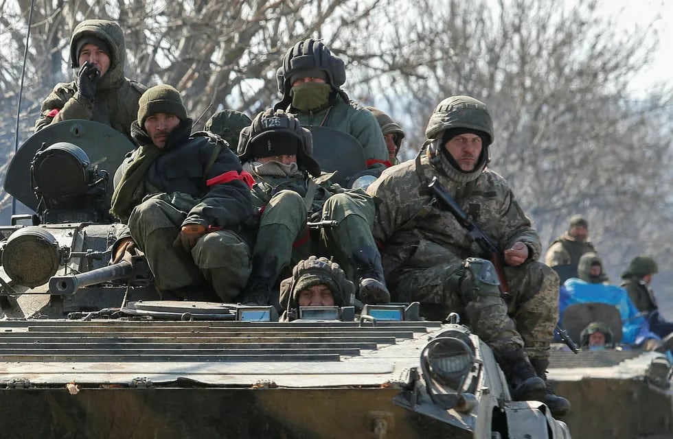 Soldados rusos comienzan a avanzar sobre la región del Donbás. En un frente de 480 Km, 80 mil miembros del ejército apuntan a llegar en los próximos días.
