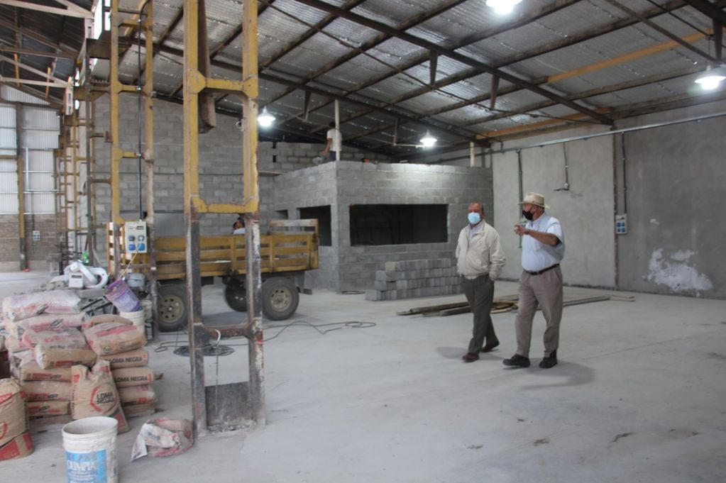 El intendente Carlos Sánchez recorrió las futuras instalaciones del Ente Vial (foto: prensa Municipalidad de Tres Arroyos)