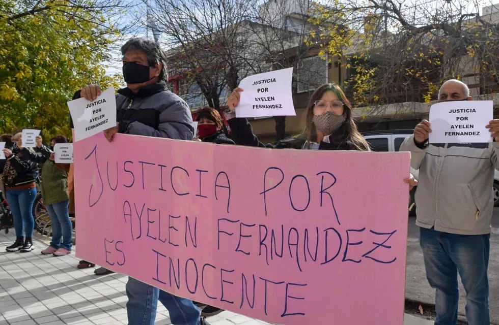 protesta frente a tribunales de Villa María para pedir la liberación de María Ayelen Fernández, detenida por el homicidio de José Antonio Fernández
martin llampayas