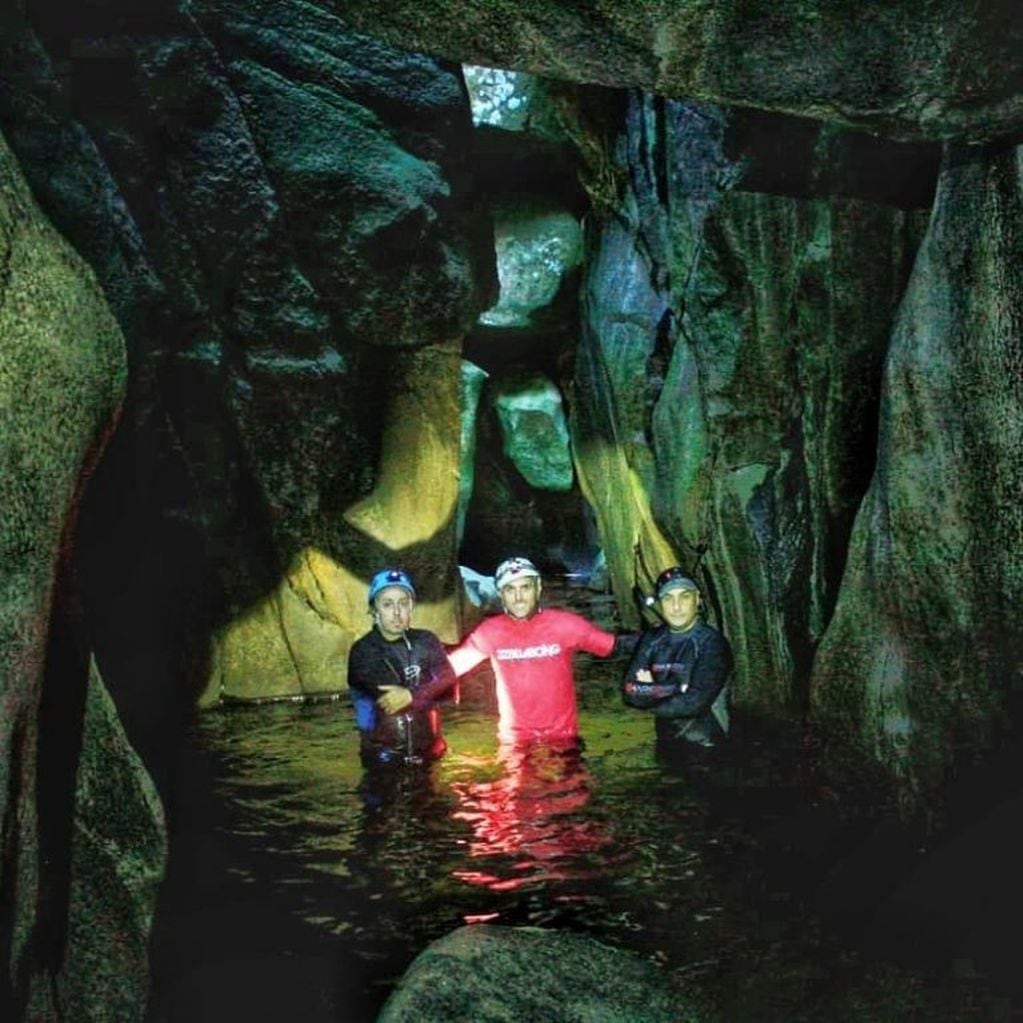 El "espeleismo": vinculado a descensos y progresiones que se realizan en grutas, cuevas y cavernas en La Cumbre.