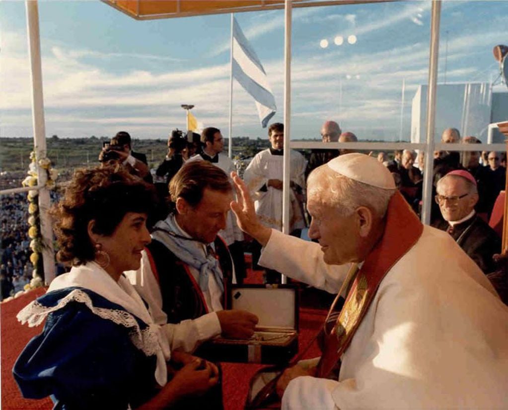 El Papa Juan Pablo II visitó Paraná y Santiago Rinaldi fue el animador de la visita històrica.