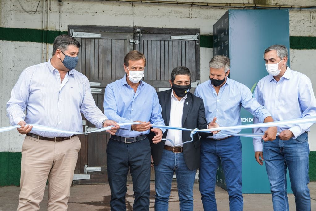 Suarez inauguró el Centro de Distribución y Empaque de Adulto Frío de la mosca del mediterráneo en General Alvear.