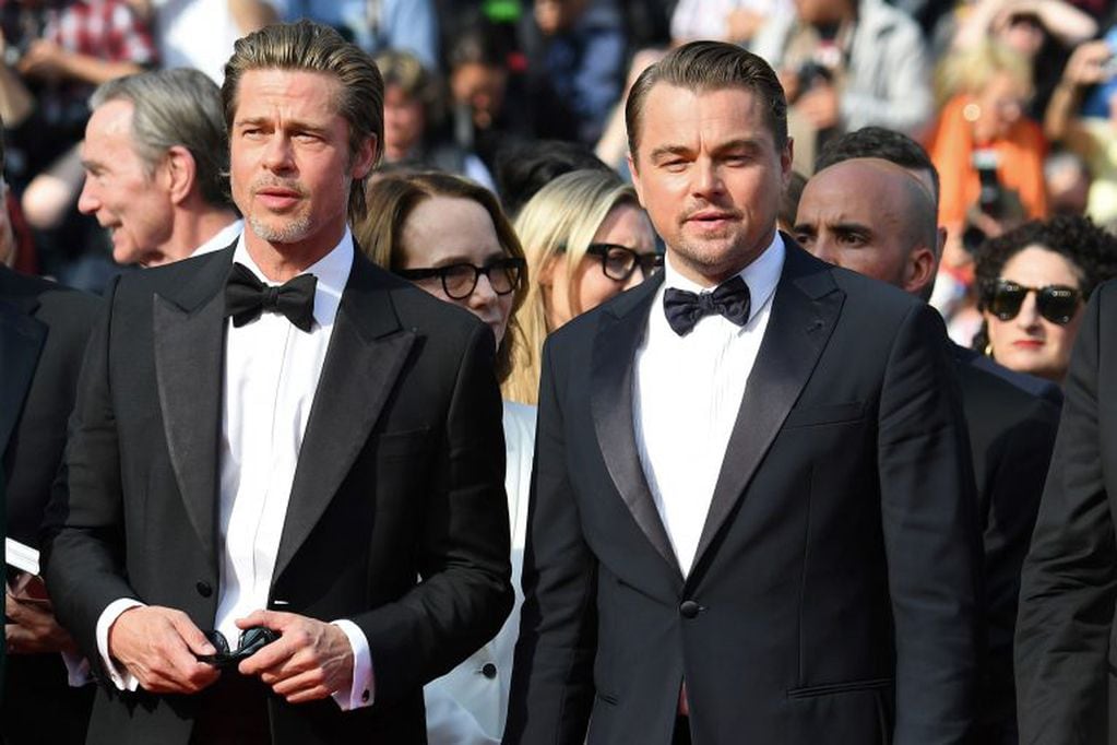 El paso por la alfombra roja de Leonardo DiCaprio y Brad Pitt desperó suspiros en Cannes (Photo by LOIC VENANCE / AFP)