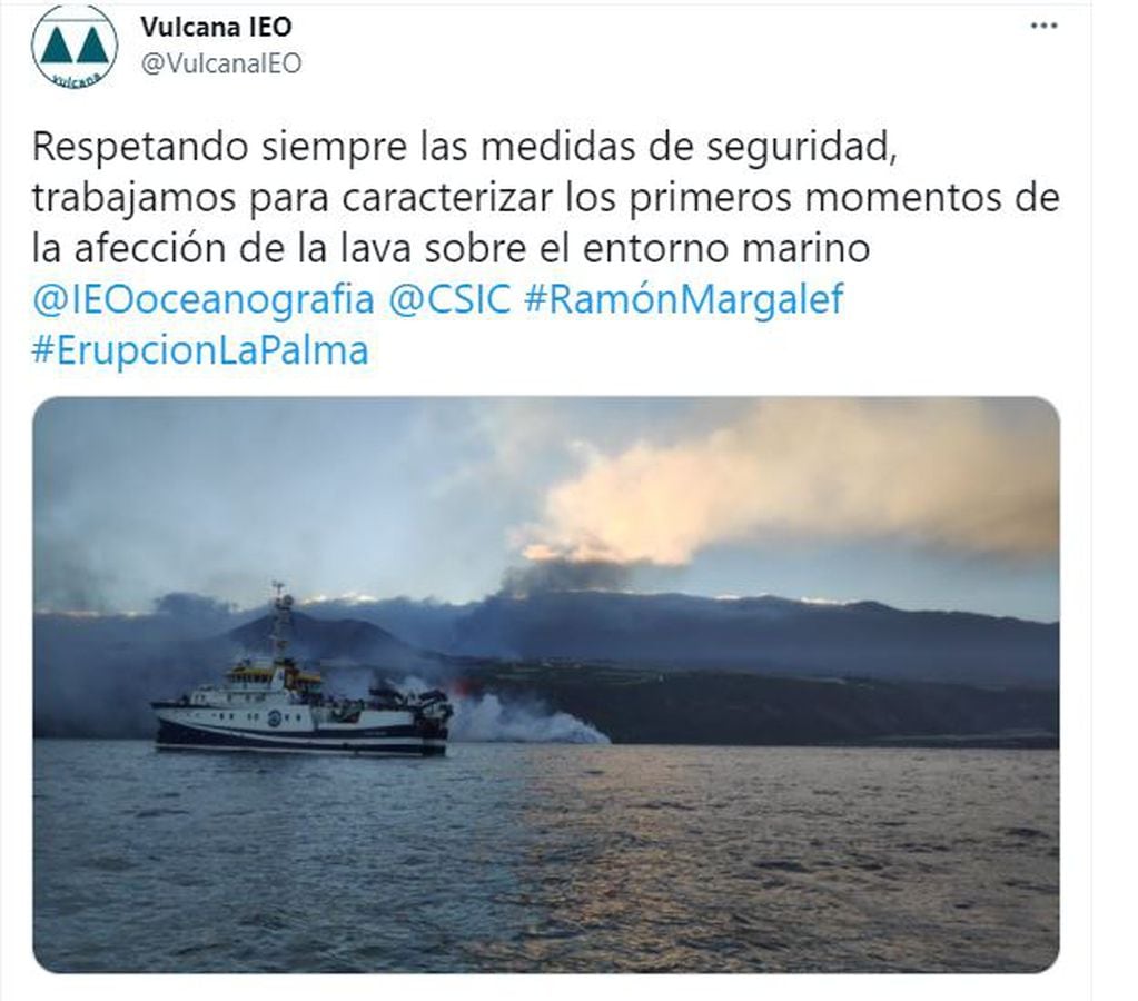 Primeras imágenes tras la llegada de la lava del volcán La Palma al mar.