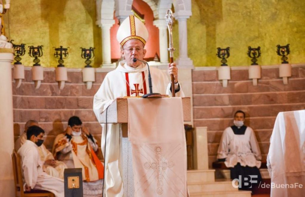 Moseñor Eduardo María Taussig durante la celebración del Jueves Santo. 