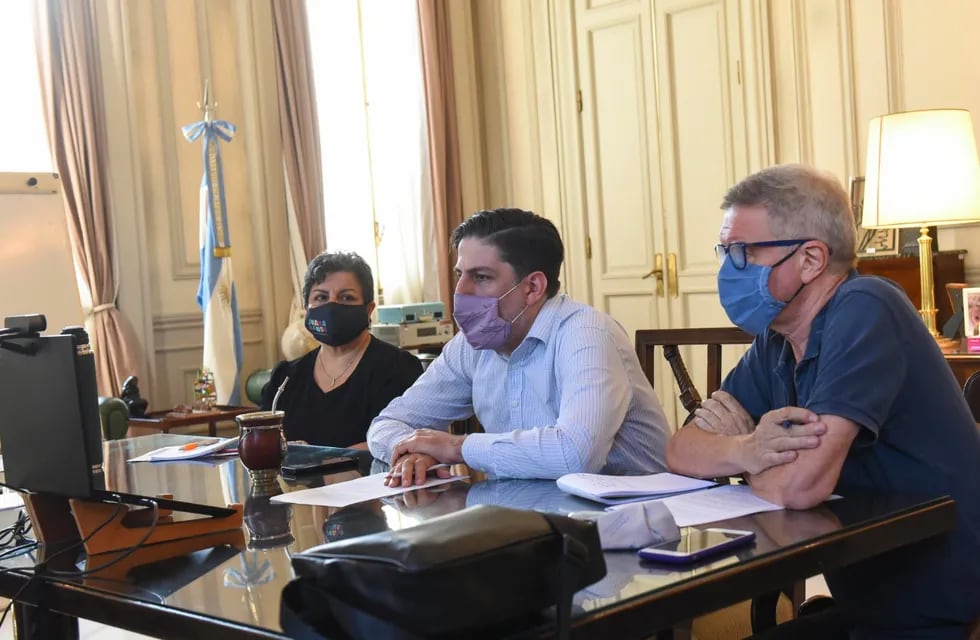 Trotta durante su reunión con los ministros. (Foto: Los Andes)