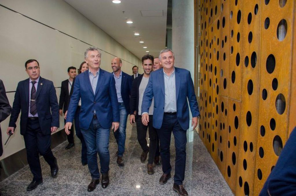 Macri y Morales encabezan la recorrida por las nuevas instalaciones aeroportuarias de Jujuy.