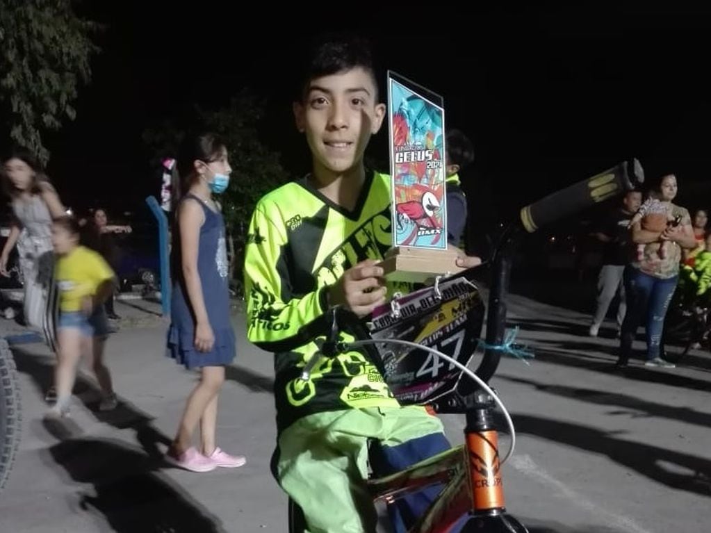 Al chico de 12 años lo empujaron para robarle su bicicleta.