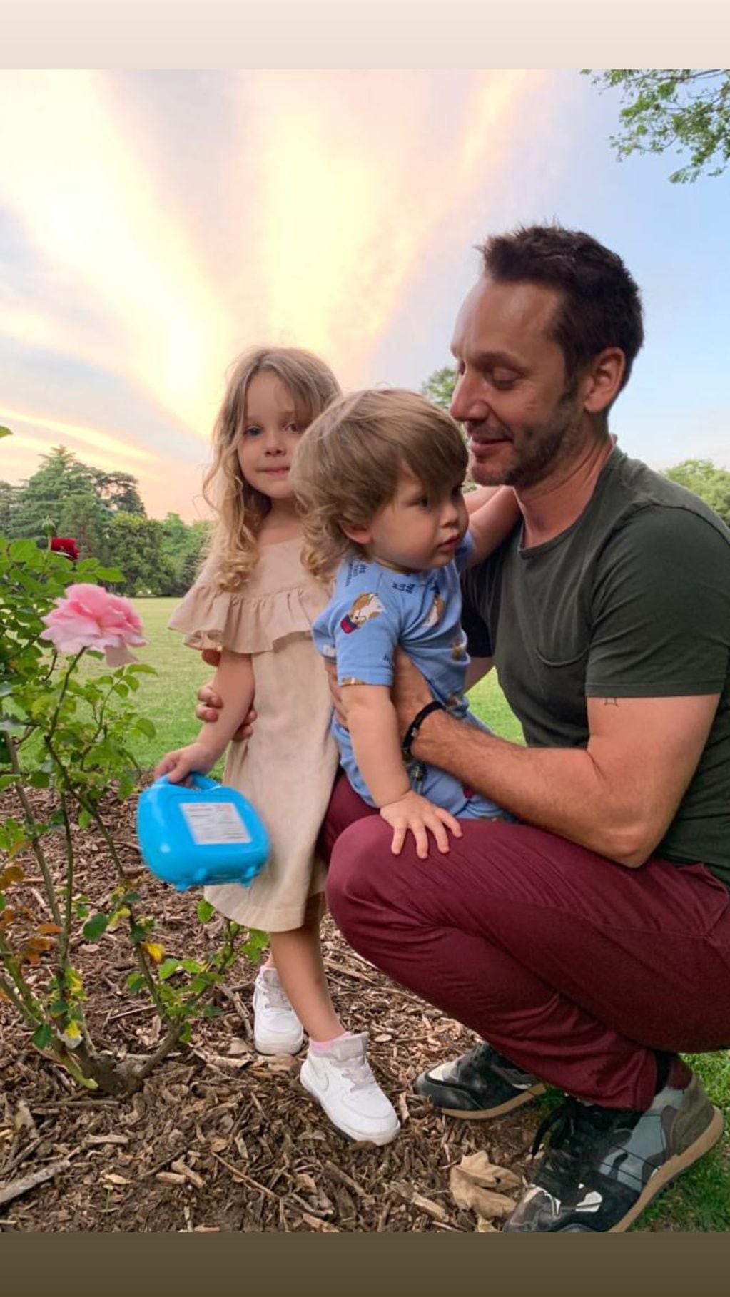 El actor compartió la postal junto a sus hijos. (Foto: Instagram)