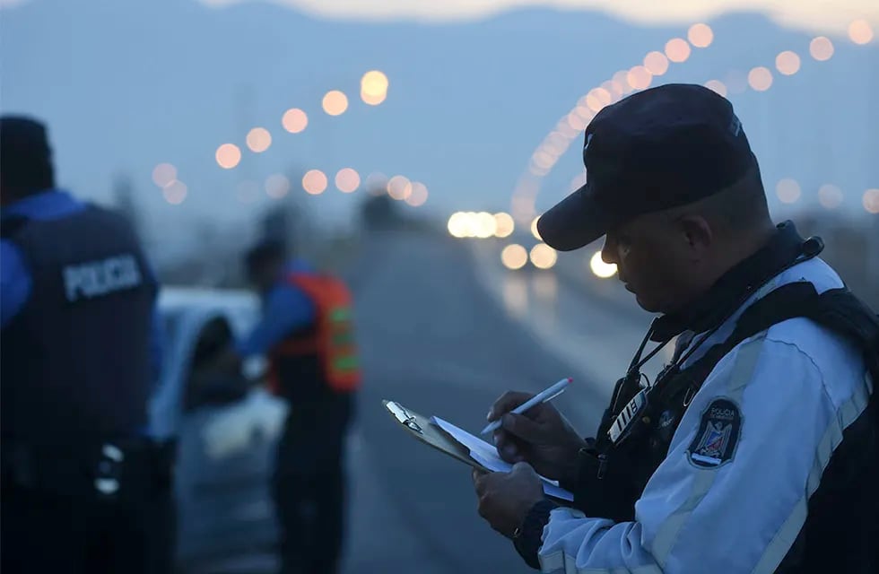 La policía vial realizará controles durante todo el fin de semana largo en Mendoza.