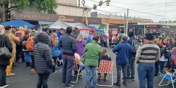 Los docentes continúan las protestas sobre la Av. Uruguay de Posadas