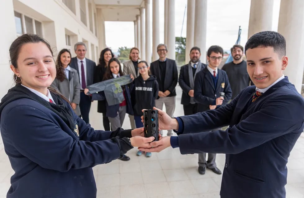 Cinco estudiantes del colegio Monserrat ganaron un concurso de Conae. Lanzarán el satélite con un cohete a findes de septiembre. (Universidad Nacional).