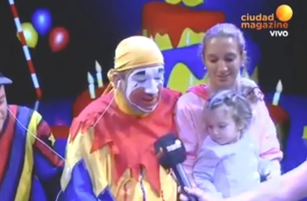 Piñón Fijo, su nieta Luna y su hija Solcito Fijo en la TV.