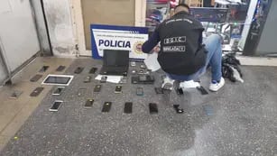 Parte de los equipos incautados en los allanamientos (Policía de Córdoba).