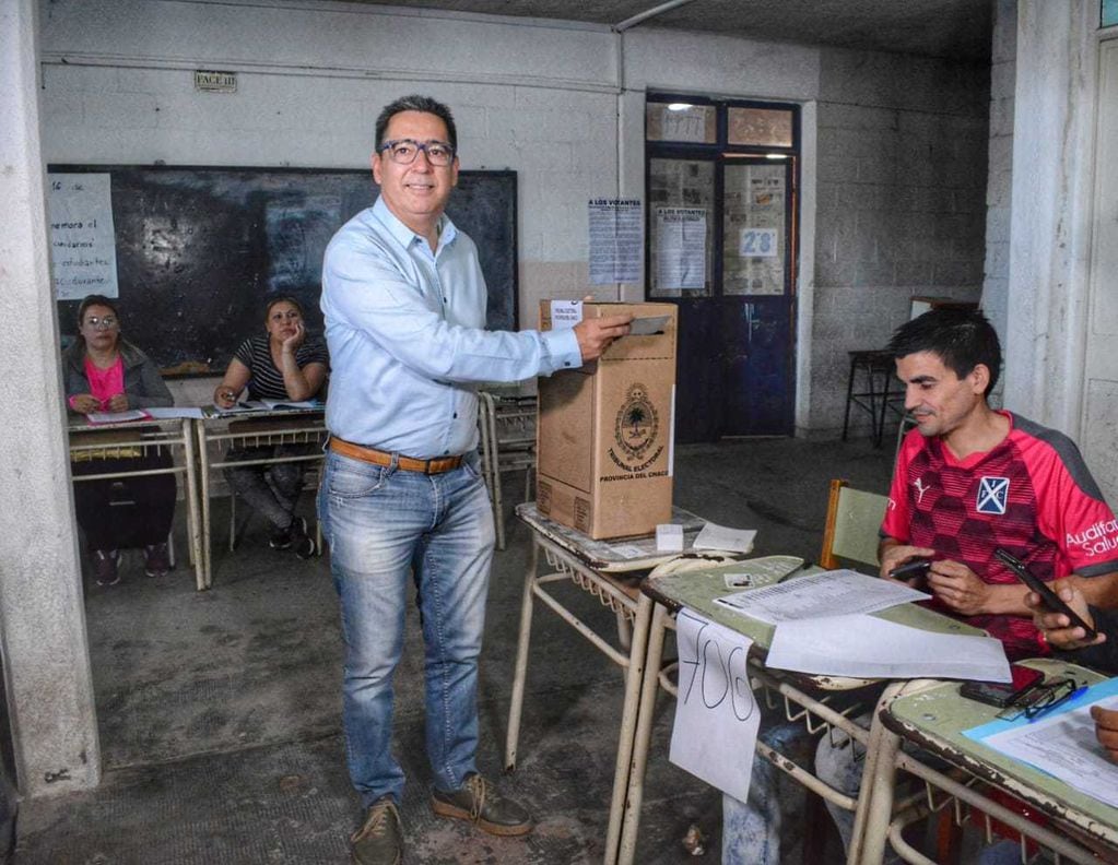 Gustavo Martínez, intendente de Resistencia y candidato a Gobernador, votó este domingo.